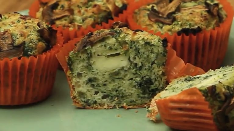 La receta para preparar unos muffins salados ideales para un almuerzo rápido y sabroso