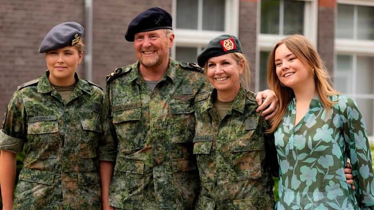 La Reina Máxima de Países Bajos se graduió como reservista del ejército junto a su familia (Foto: Inartagram @queen.maxima)