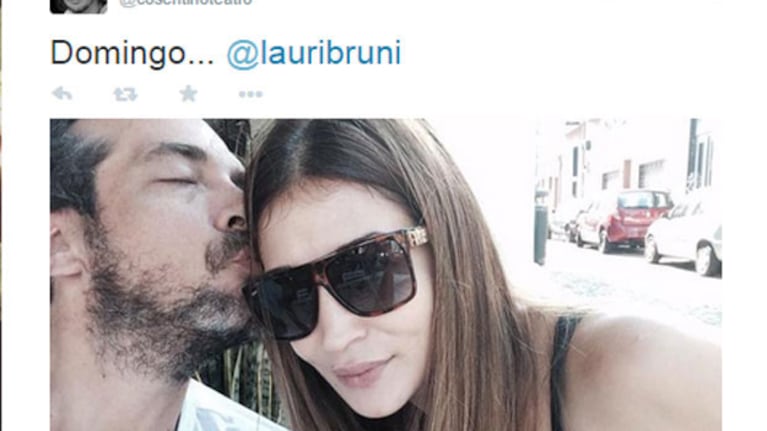 La romántica foto de Marcelo Cosentino y Laura Bruni. (Foto: Twitter)