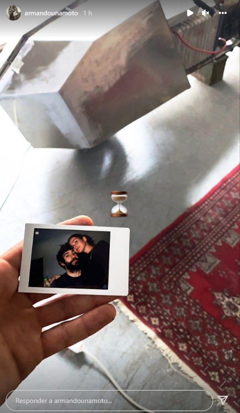 La romántica foto que Armando Mena Navareño publicó junto a la China Suárez con un significativo emoji