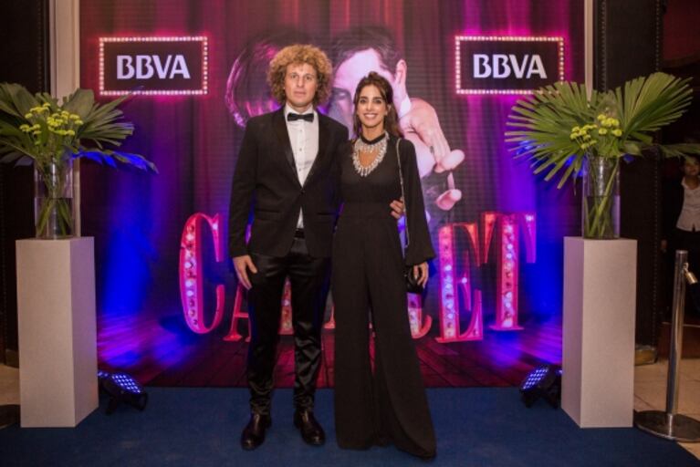 La romántica salida teatral de Eugenia Tobal y su novio, en la función a invitados especiales de Cabaret