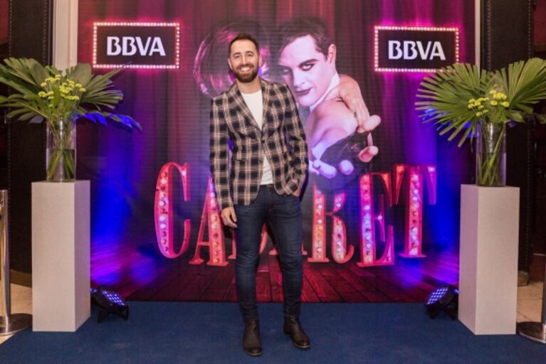 La romántica salida teatral de Eugenia Tobal y su novio, en la función a invitados especiales de Cabaret