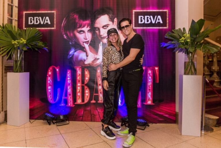 La romántica salida teatral de Eugenia Tobal y su novio, en la función a invitados especiales de Cabaret