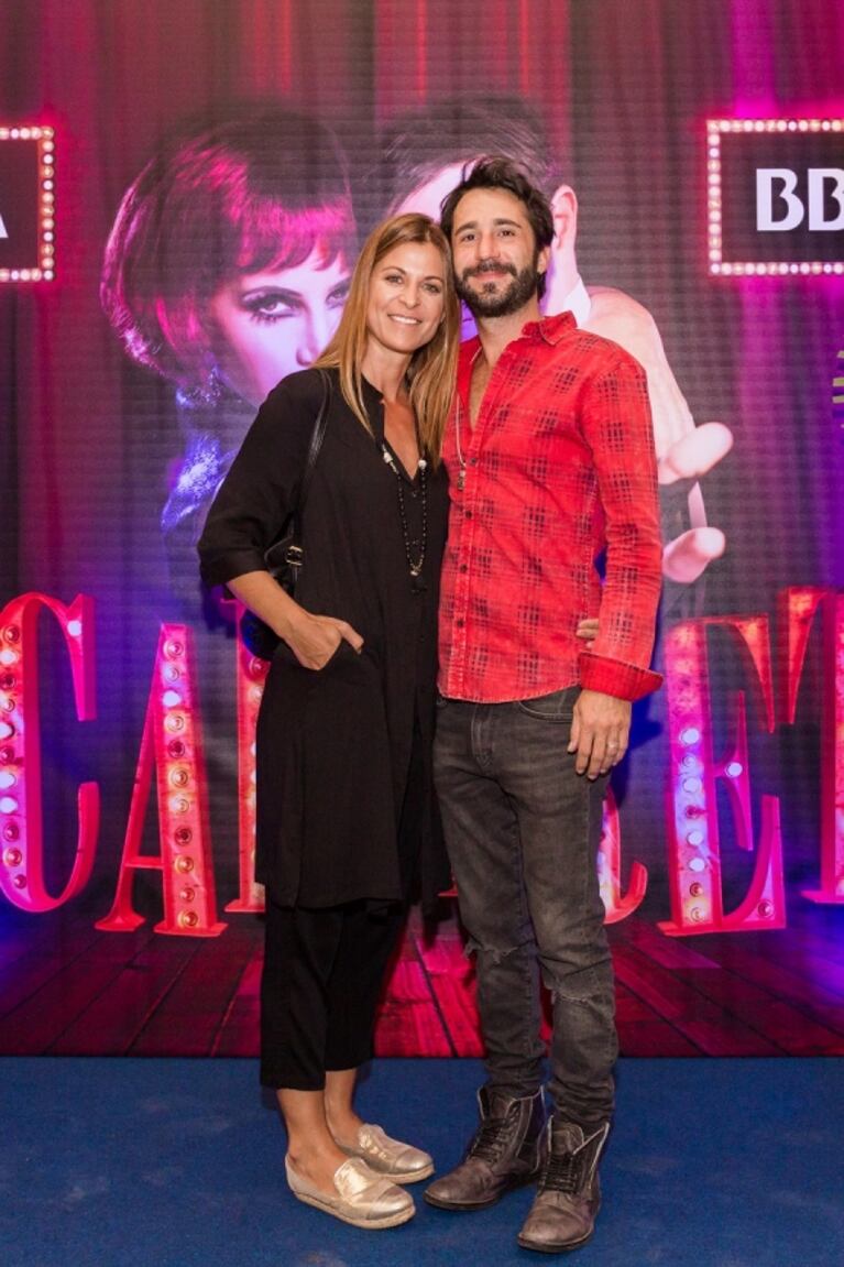 La romántica salida teatral de Eugenia Tobal y su novio, en la función a invitados especiales de Cabaret