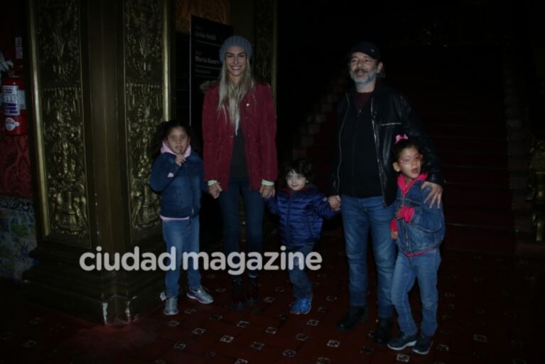 La salida familiar de Fabián Vena y Paula Morales con su hijo y sus hermanas