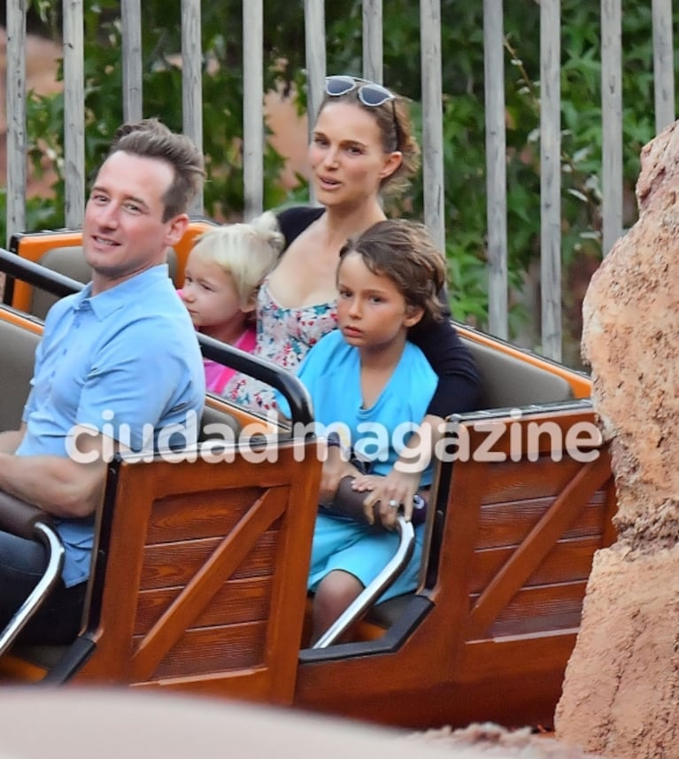 La salida familiar de Natalie Portman con su marido y sus hijos en Disneyland