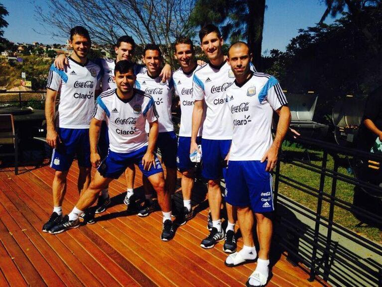 La Selección Argentina comió un asado en Belo Horizonte a 5 días de jugar contra Bélgica por octavos. (Foto: @argentina)jpg