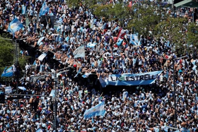 La Selección se tuvo que subir a un helicóptero: más de 5 millones recibieron a los campeones del mundo
