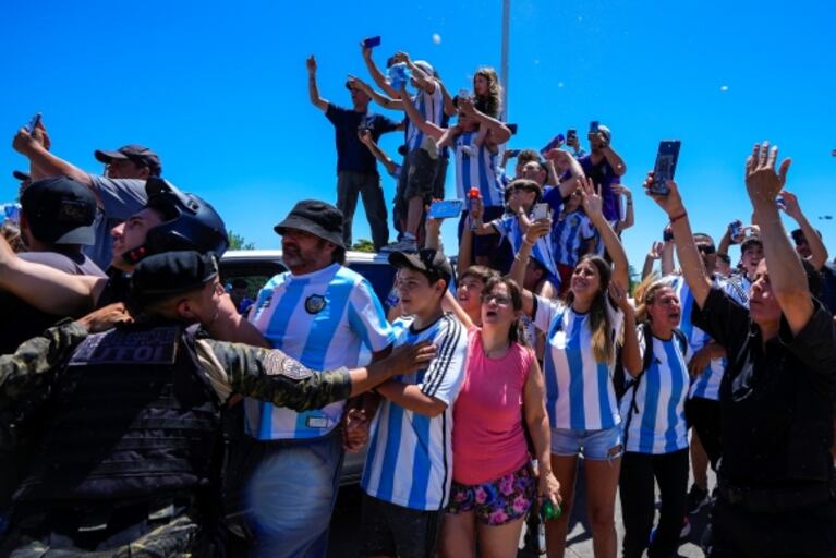 La Selección se tuvo que subir a un helicóptero: más de 5 millones recibieron a los campeones del mundo