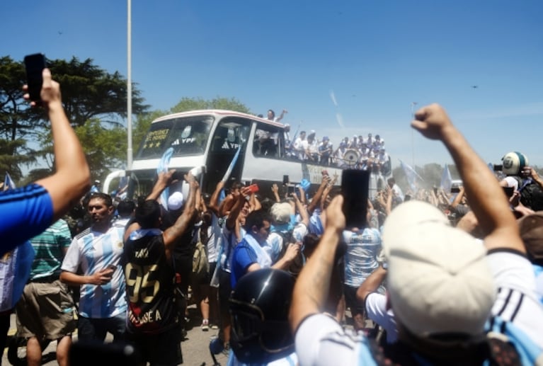 La Selección se tuvo que subir a un helicóptero: más de 5 millones recibieron a los campeones del mundo