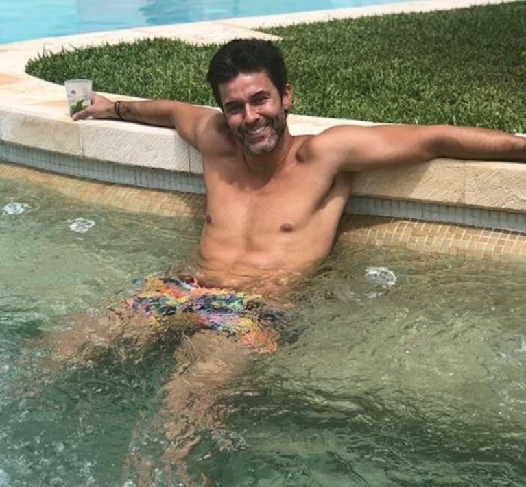 La selfie con "detalle hot" de Mariano Martínez desde sus vacaciones en Playa del Carmen: "Relajado y feliz"