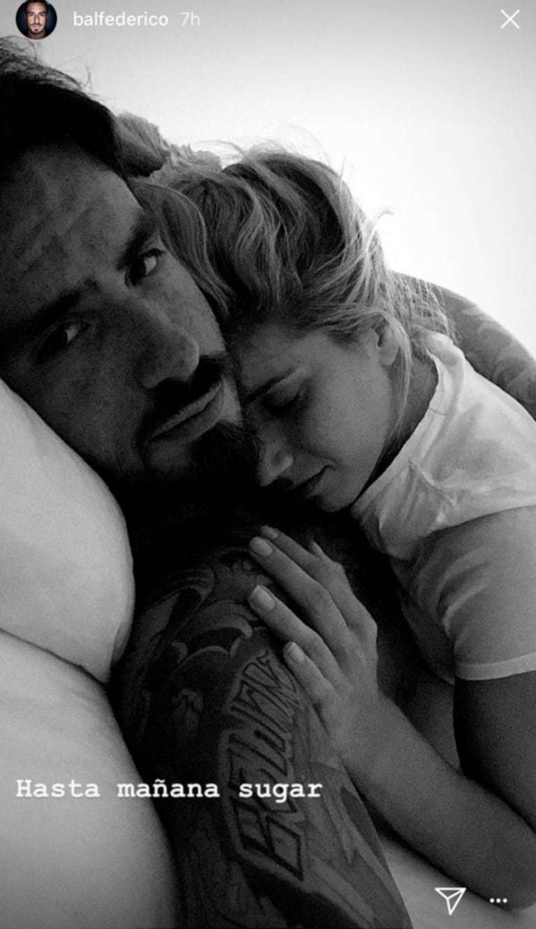 La selfie romántica de Fede Bal con Laurita Fernández desde la cama: "Hasta mañana, Sugar"