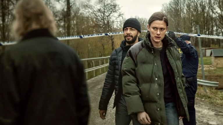 La serie aborda temáticas universales como el amor, la violencia, la culpa y la redención.