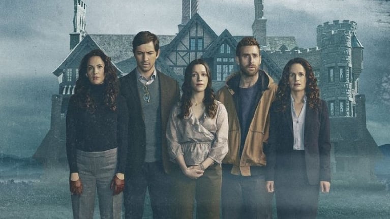 La serie narra la historia de la familia Crain que se instala en una enorme mansión.