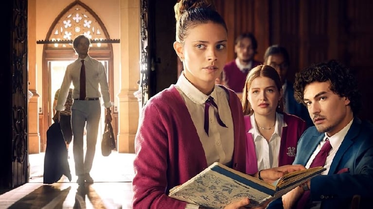 La serie, que mezcla romance, drama universitario y una estética cuidada.