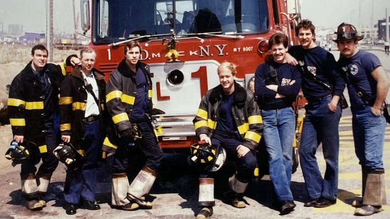 La serie reconstruye cronológicamente el 11-S a través de personas que estuvieron en el World Trade Center, el Pentágono y sus alrededores.