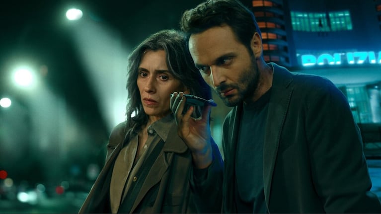 La serie 'Sara, la mujer en las sombras' expone la corrupción en el poder.