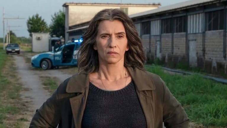 La serie sigue a Sara Morozzi, exagente del servicio secreto.