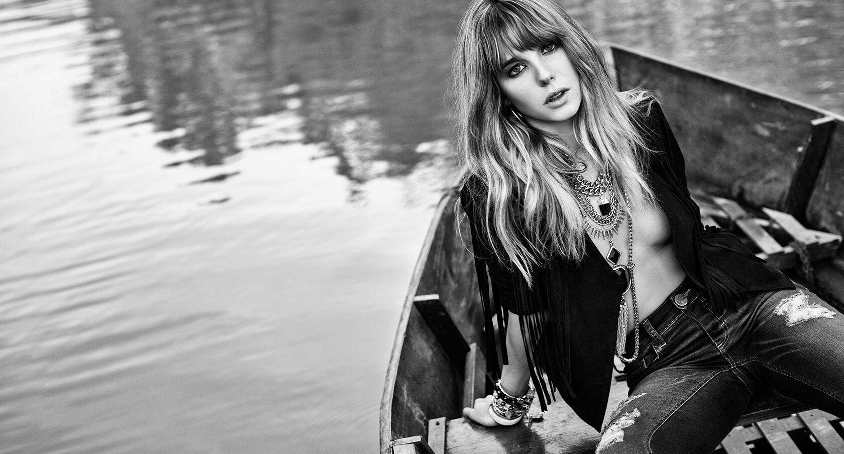 La sexy producción de foto de Lucía Celasco para una campaña de ropa (Fotos: Ossira.com)