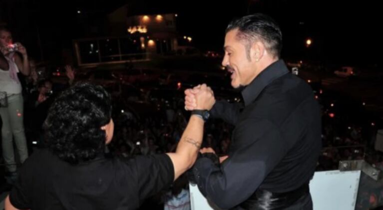 La sorprendente anécdota detrás de la foto viral de Diego Maradona con Ricardo Fort: visita inesperada y un reloj de diamantes