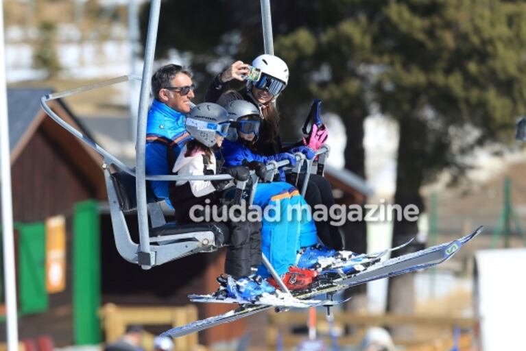 La tarde top a puro esquí de Antonela Roccuzzo en los Pirineos junto a Thiago y Mateo