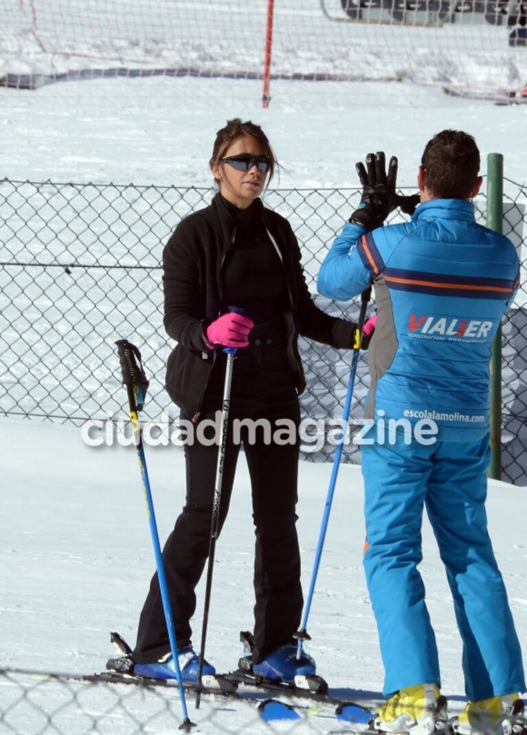 La tarde top a puro esquí de Antonela Roccuzzo en los Pirineos junto a Thiago y Mateo