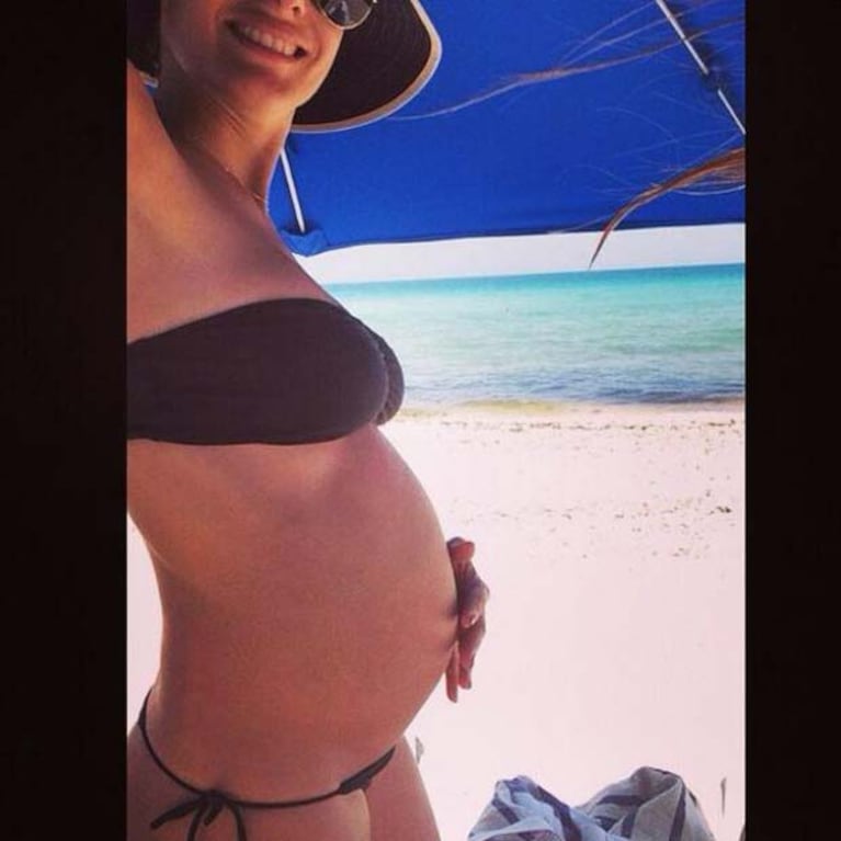 La tierna pancita de Carolina Pampita Ardohain. (Foto: @pampitaoficial)