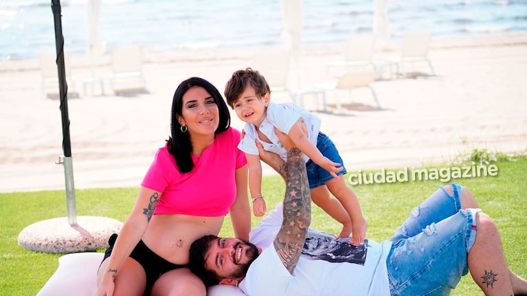 La tierna sesión de fotos de Diego Maradona junto a Diego Matías y Nunzia Pennino, embarazada. (Foto: Grosby Group)