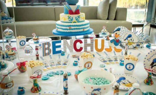 La torta del bautismo de Benedicto. (Foto: revista Caras)