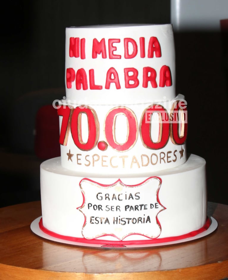 La torta del festejo de la obra de Mariano Martínez y Nicolás Cabré (Foto: Movilpress)