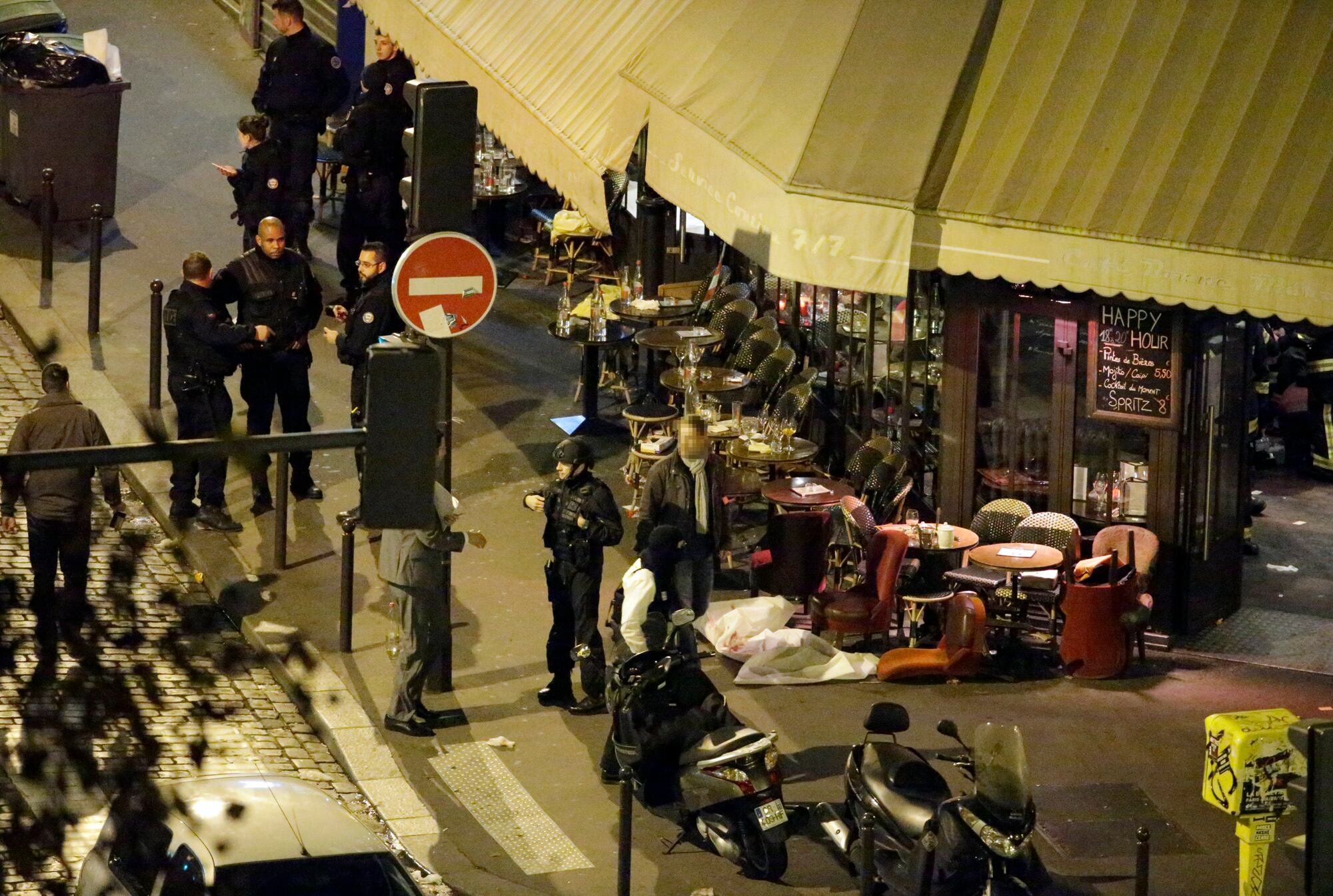 La tragedia golpeó las calles de París el viernes por la noche (Fotos: AFP). 