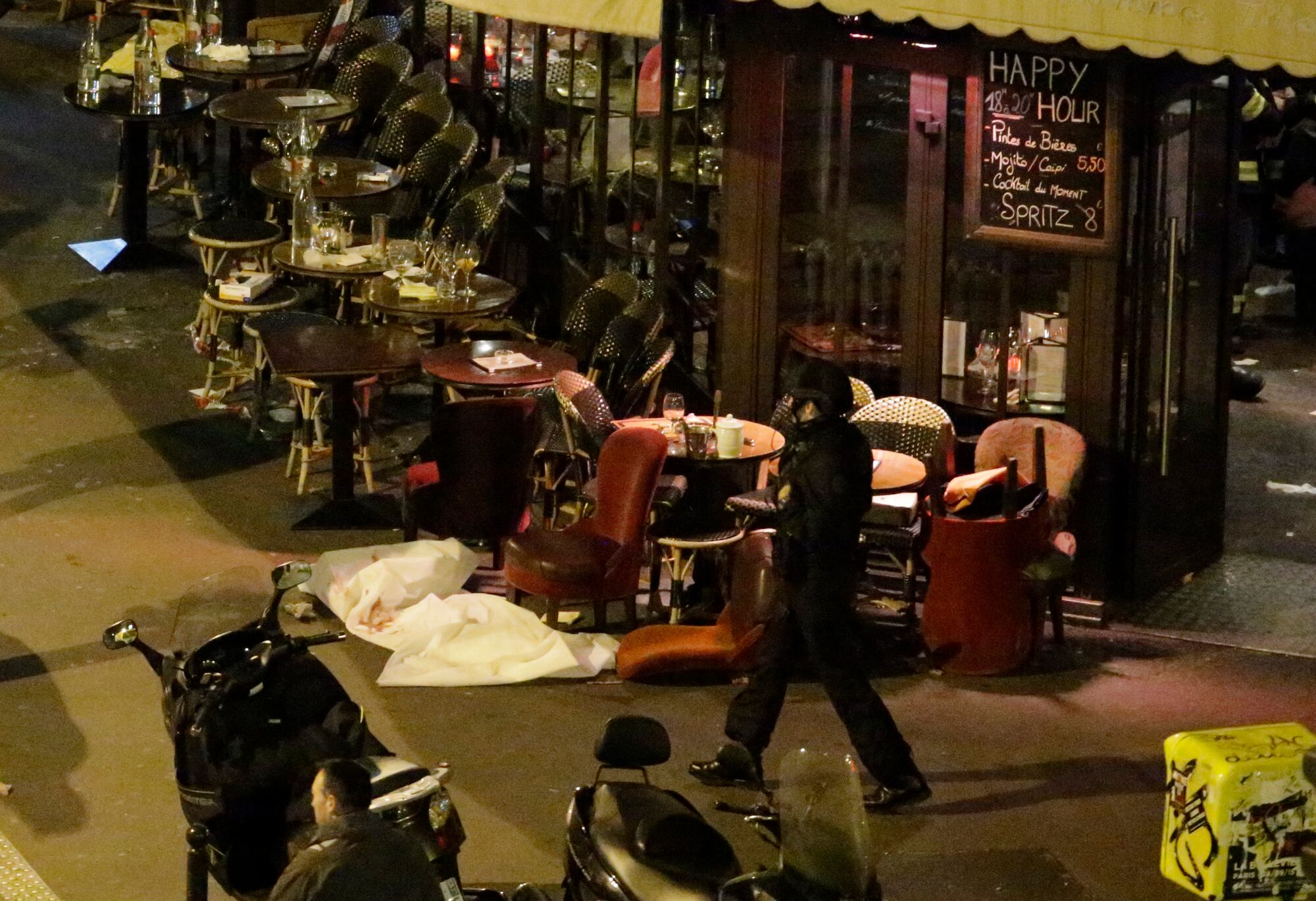 La tragedia golpeó las calles de París el viernes por la noche (Fotos: AFP). 
