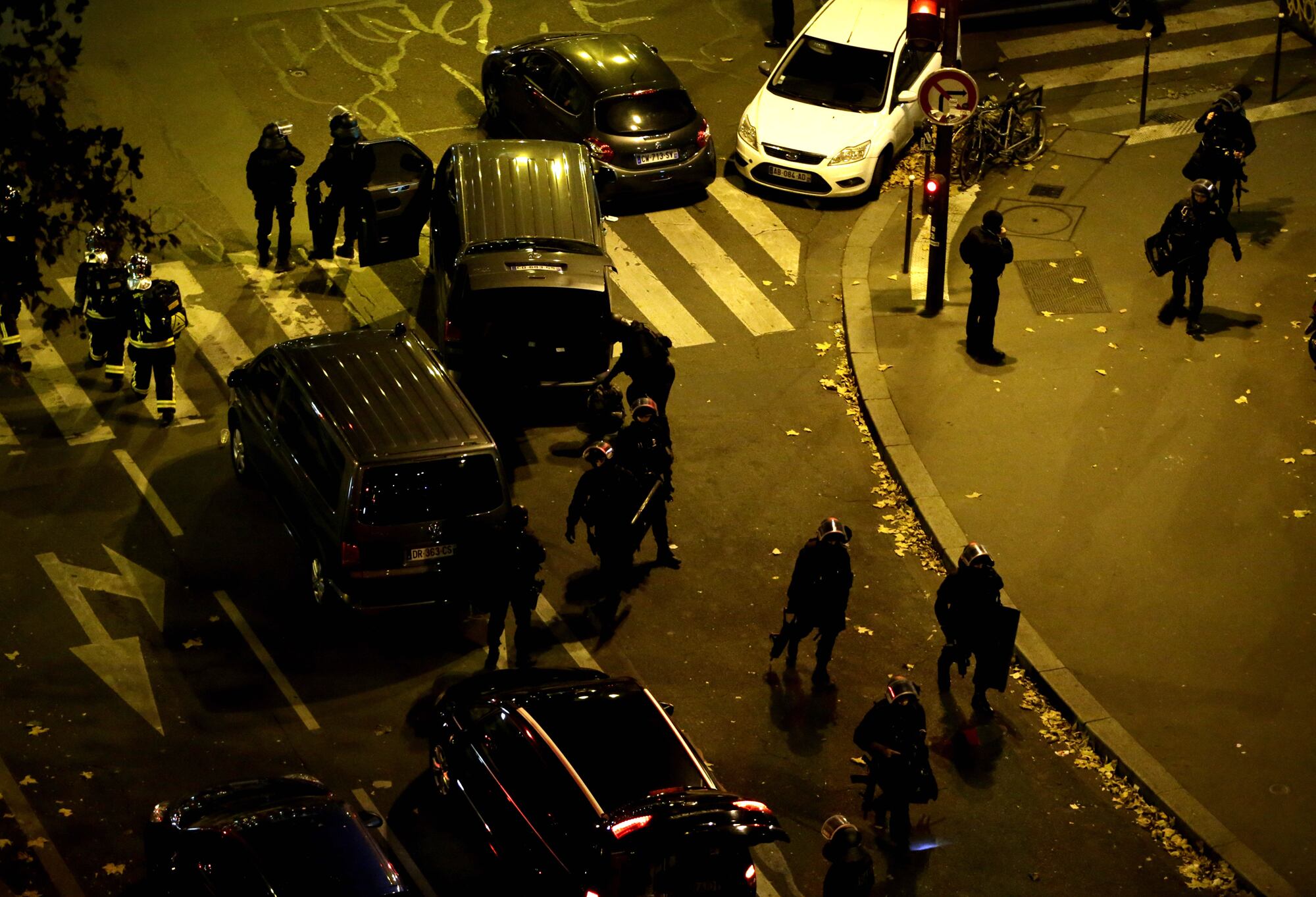 La tragedia golpeó las calles de París el viernes por la noche (Fotos: AFP). 