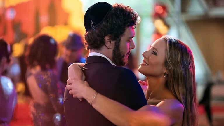 La trama toca una historia de amor desde la perspectiva de alguien que eligió el judaísmo.