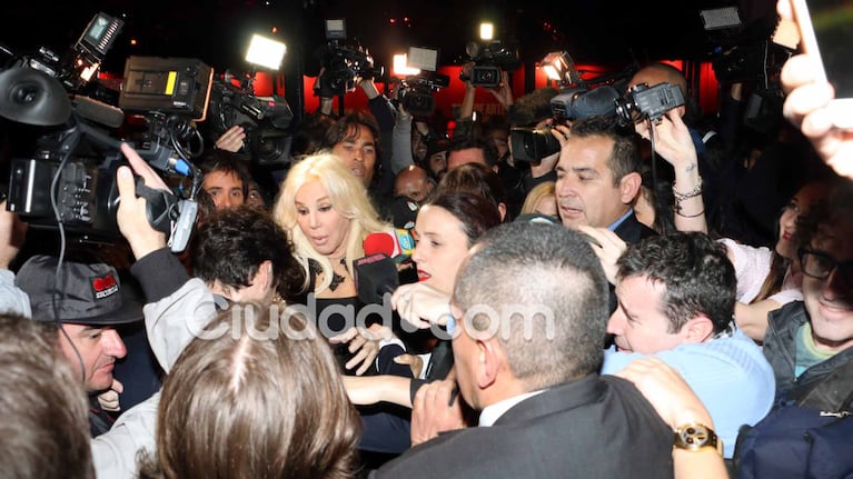 La tumultuosa llegada de Susana Giménez a la fiesta (Fotos: Movilpress).