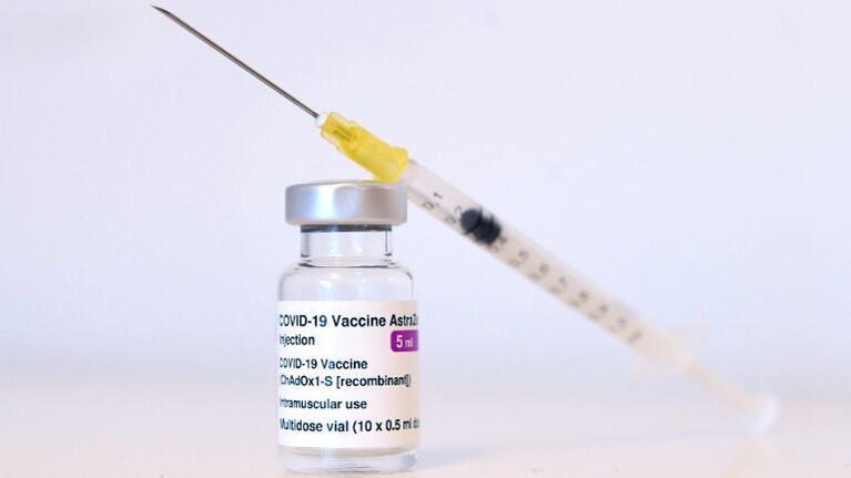 La vacuna de AstraZeneca es "segura y eficaz", concluyó el ente regulador europeo. Foto: DPA.