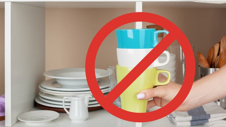 La vieja técnica para ordenar tazas y vasos en la alacena no aprovecha de manera completa el espacio disponible. Foto Freepik