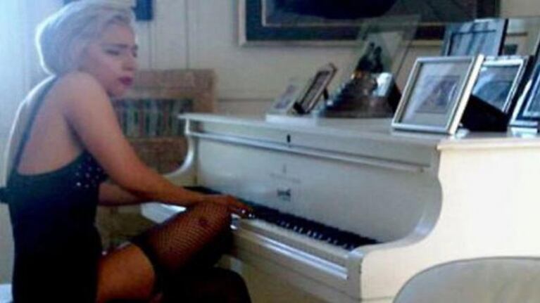 Lady Gaga juega a ser John Lennon