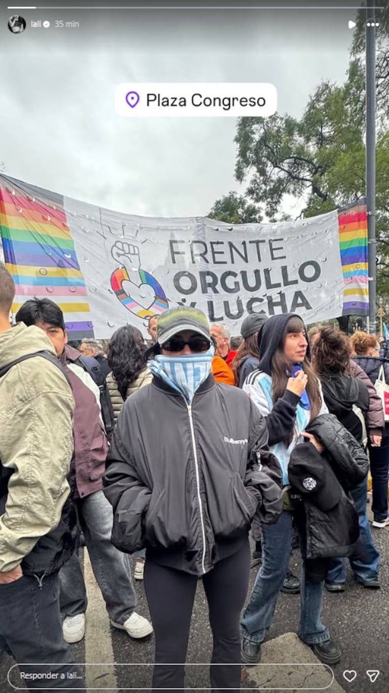 Lali en la marcha contra la Ley de Tierras. Foto: Instagram lali