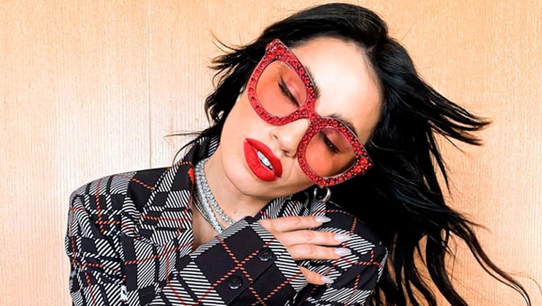 Lali Espósito deslumbró con una divertida selfie sin maquillaje.