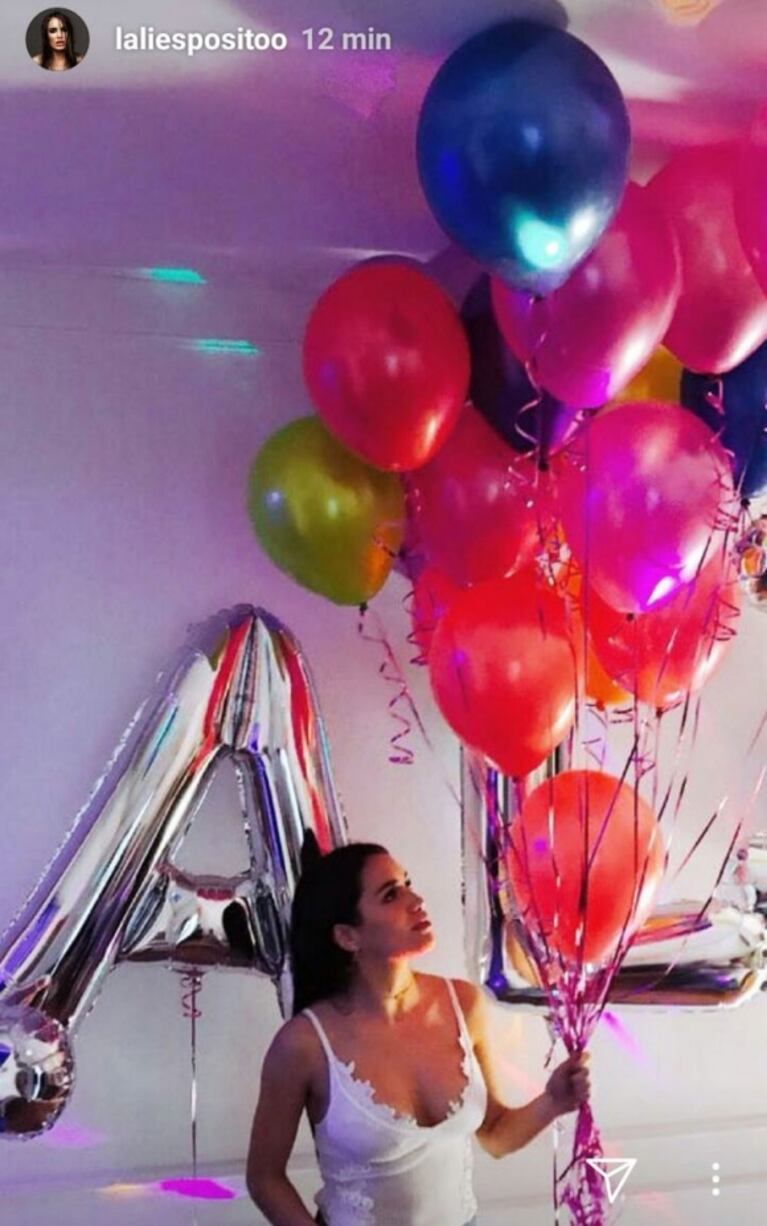 Lali Espósito festejó su cumple con su novio y su familia: súper escote y mimos con Santiago Mocorrea 