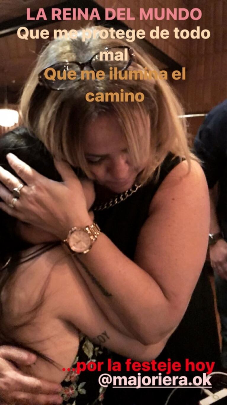 Lali Espósito festejó su cumple con su novio y su familia: súper escote y mimos con Santiago Mocorrea 