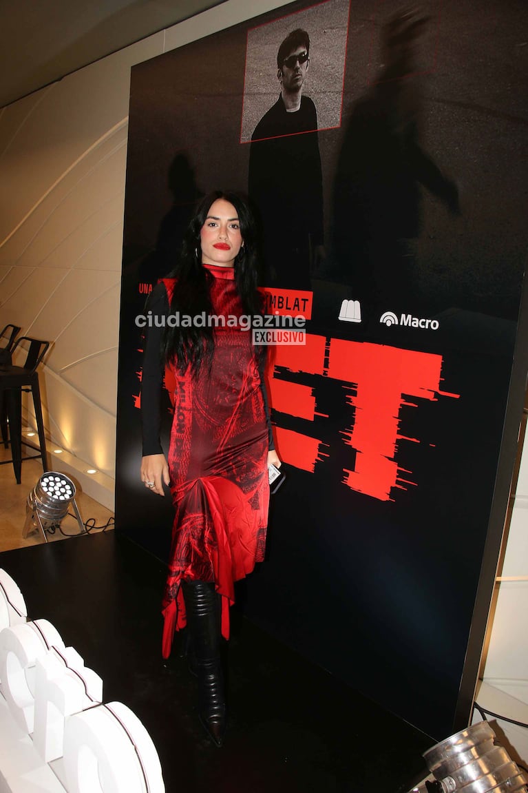 Lali Espósito fue a ver a Pedro Rosemblat en su debut en su unipersonal en la calle Corrientes (Foto: Movilpress).