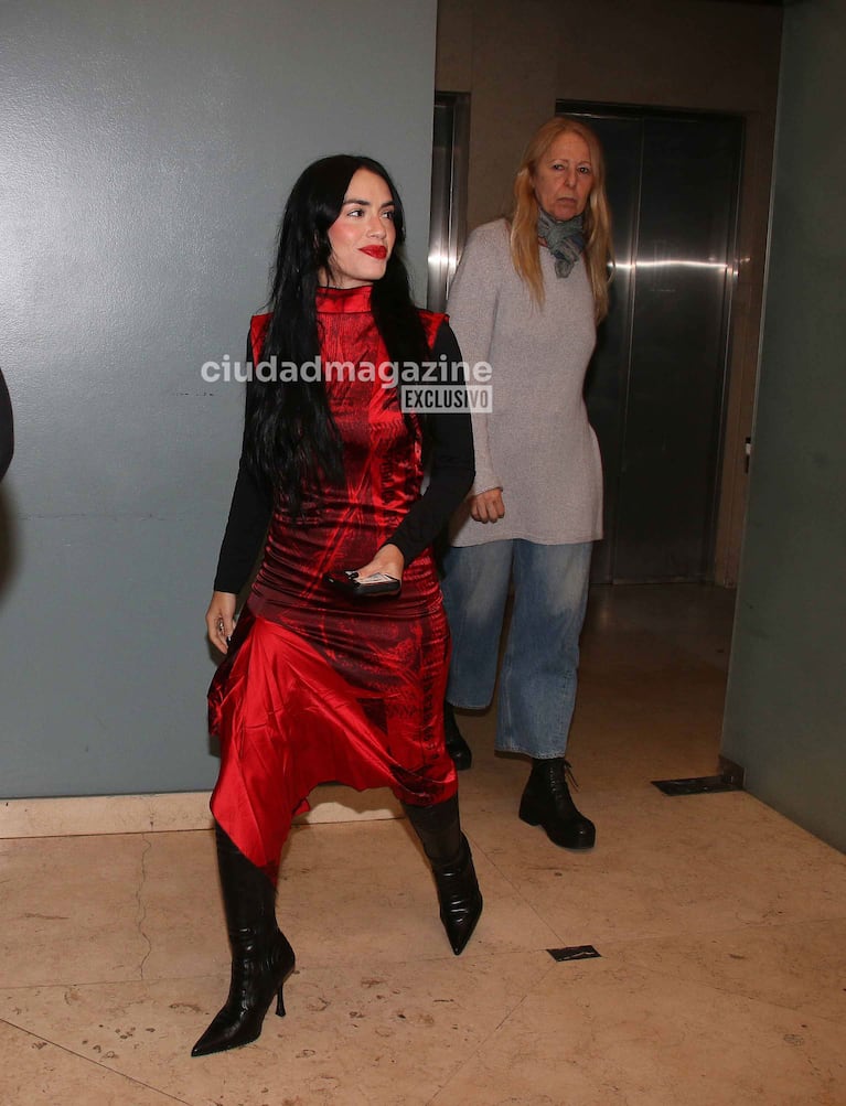 Lali Espósito fue a ver a Pedro Rosemblat en su debut en su unipersonal en la calle Corrientes (Foto: Movilpress).