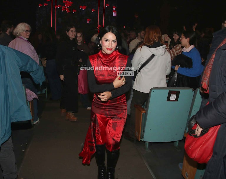 Lali Espósito fue a ver a Pedro Rosemblat en su debut en su unipersonal en la calle Corrientes (Foto: Movilpress).