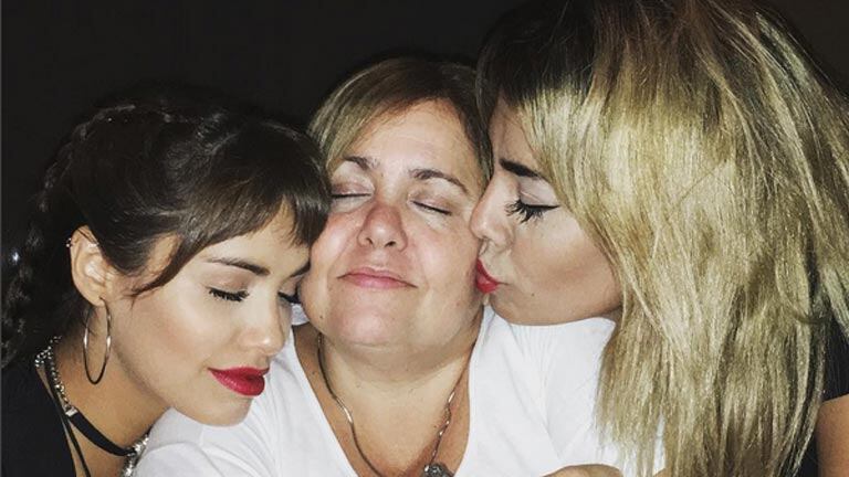 Lali Espósito, junto a su mamá María José Riera y su hermana Ana Laura. Foto: Instagram