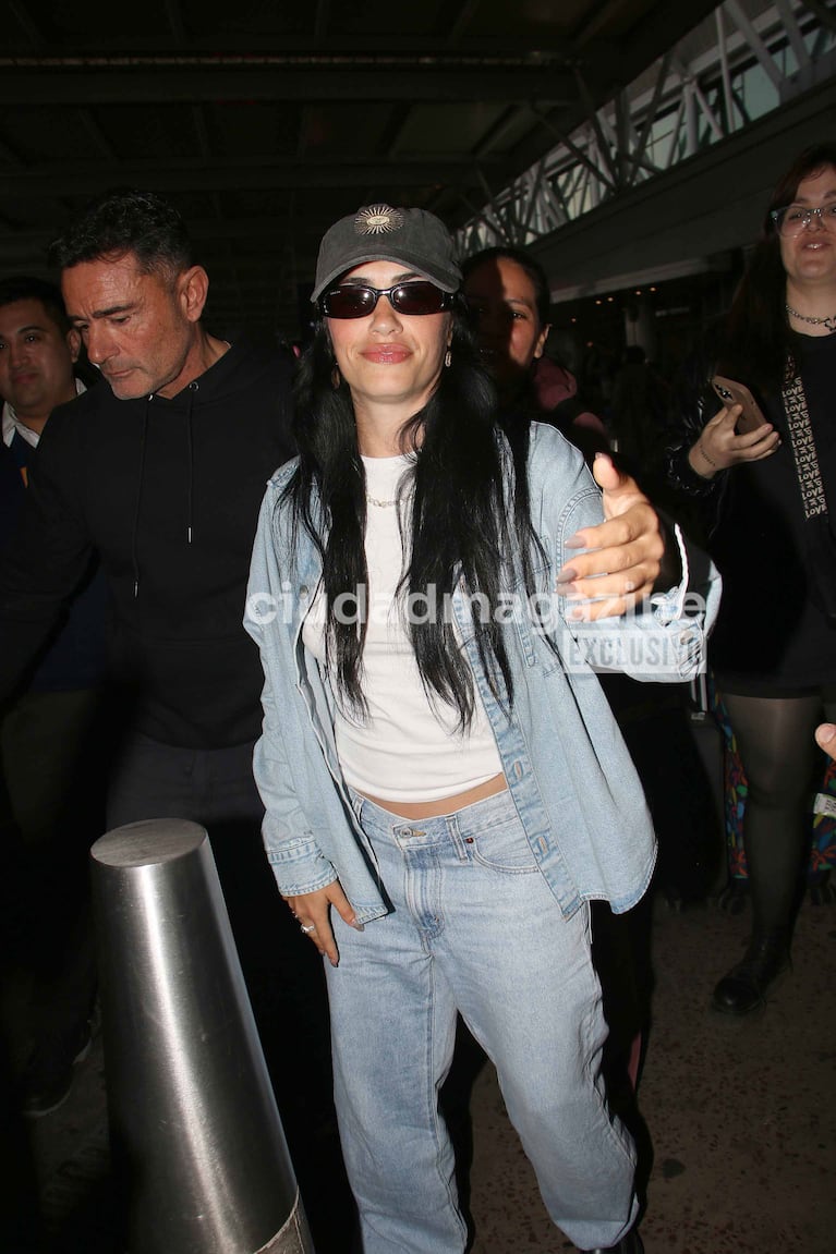 Lali Espósito llegó a la Argentina (Foto: Movilpress).