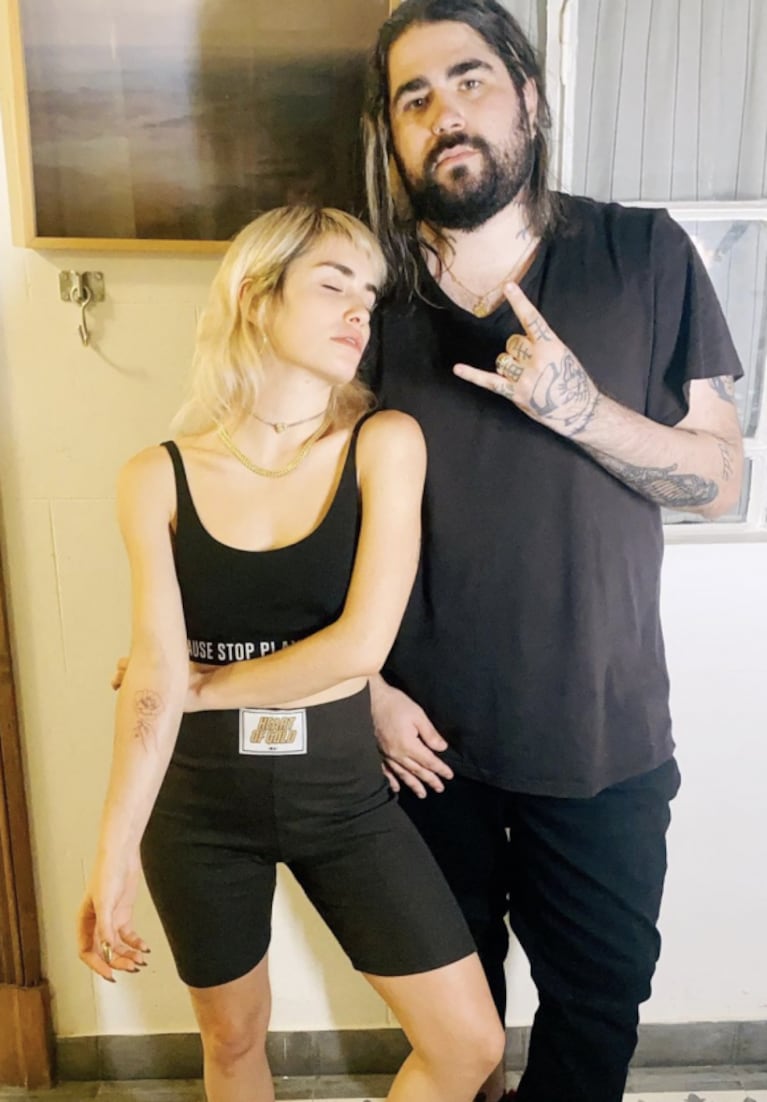 Lali Espósito mostró su nuevo tatuaje en el antebrazo: "A puro dolor"