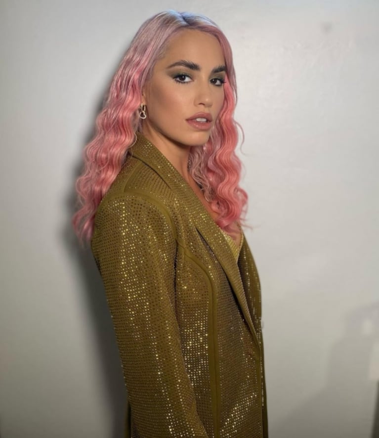 Lali Espósito se cambió el look: dejó atrás el pelo rosa y apostó al rubio con flequillo