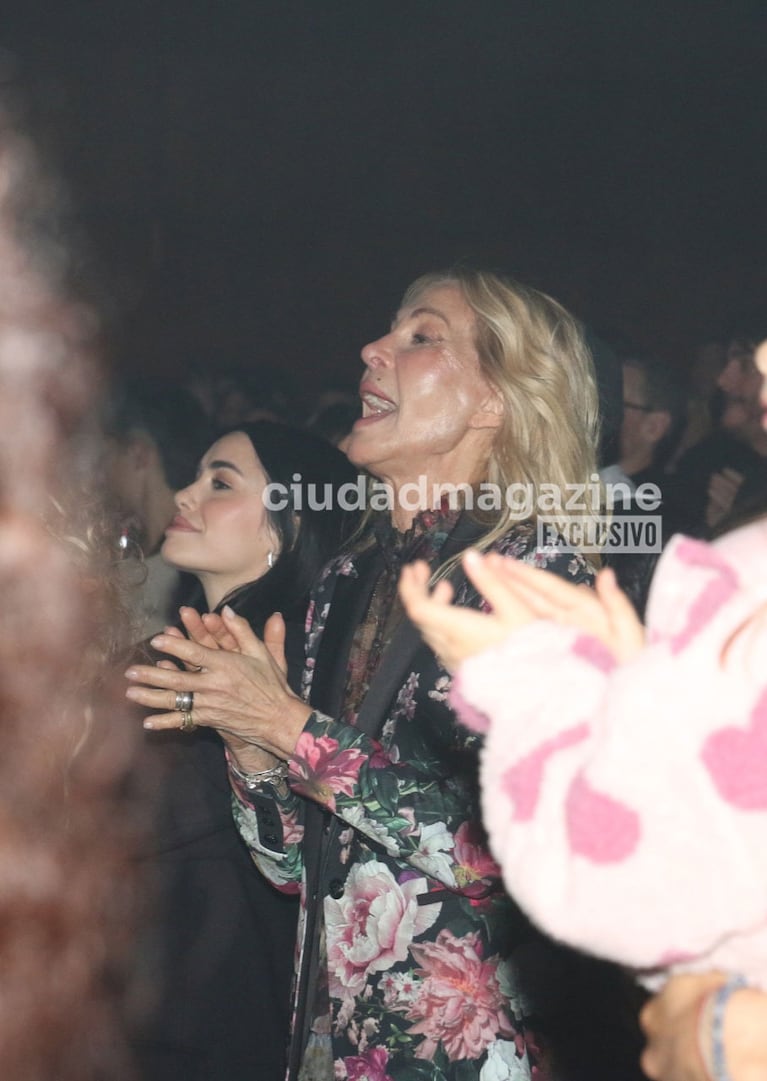 Lali Espósito y Cris Morena en el Gran Rex por Charly y la Fábrica de Chocolates. (Foto: Movilpress)
